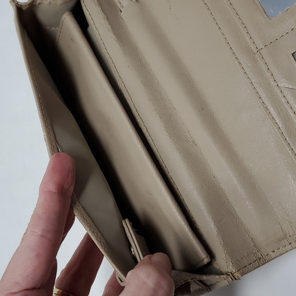 Buxton Wallet Tan Key Chain and Checkbook Cover - Picture 4 of 7